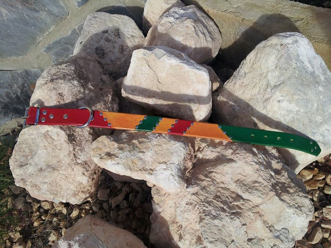 "Rasta Dog", collar painted in red-gold-green, 2,5 cm wide (1 inch), simple little roller buckle, rivets, 39 euro