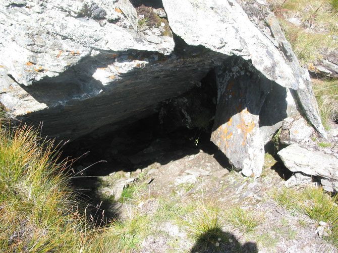 Un "abri"/"mini-dolmen" près du Mur d'Annibal