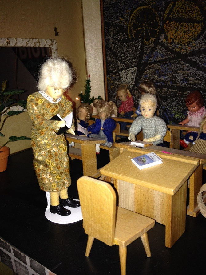 Lehrerin der Großen: Frl. Biederstein.