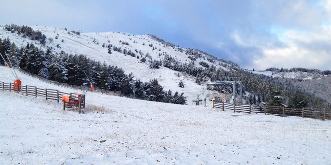Premiers flocons sur la station de ski de Camurac le 6 nov. 2014