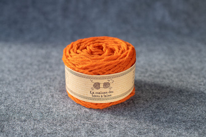 Pure laine des Alpes françaises pelote coloris orange 50grs 96m aig 5-6 ou 130m aig 3-4