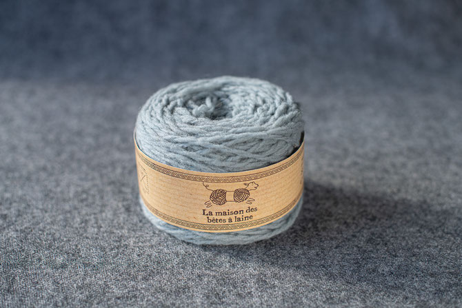 Pure laine des Alpes françaises      Pelote coloris gris souris 50grs 130m aig 3-4