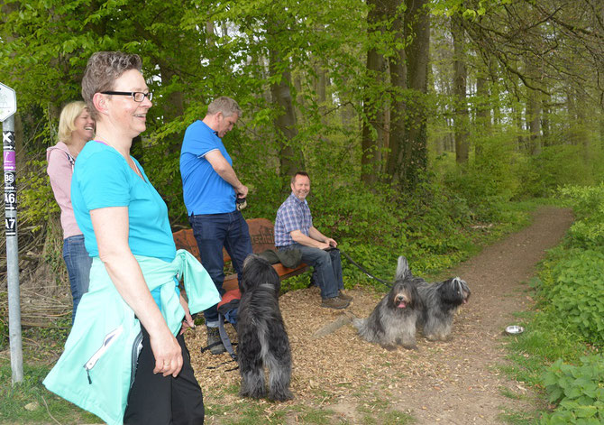 links Arjen Oskar, mitte Anna, rechts Mama Caatje