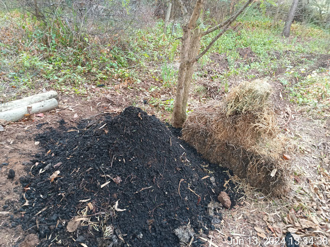 A Permafert midden with 40% inoculated biochar, 40% poultry manure, compost and straw lucerne and 20% local soil