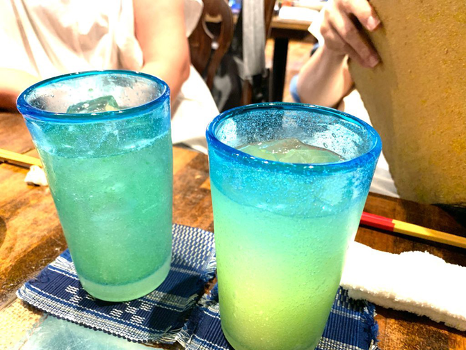 飲み物〜２　どれもグラスも色も綺麗ですね〜♪