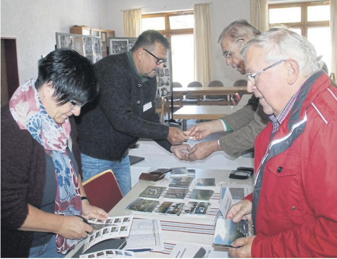 Ein Renner beim Weidelsburg-Symposium war der Verkauf der Briefmarken Sonderserie mit Burgmotiven.