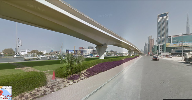 2015. SHEIKH ZAYED ROAD AU NIVEAU DU CANAL WATER