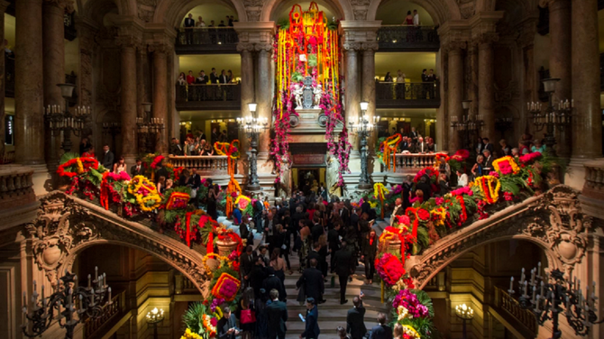 GALA  2017 AROP  - Association pour le rayonnement de l'Opéra -  Léon CLIGMAN est Président d'honneur  après avoir assumé la Présidence de longues années . Décor Eric CHAUVIN. "Un Jour de Fleurs"  22 rue Jean Nicot 75007 Paris Tél. +33 (0)1 45 50 43 54