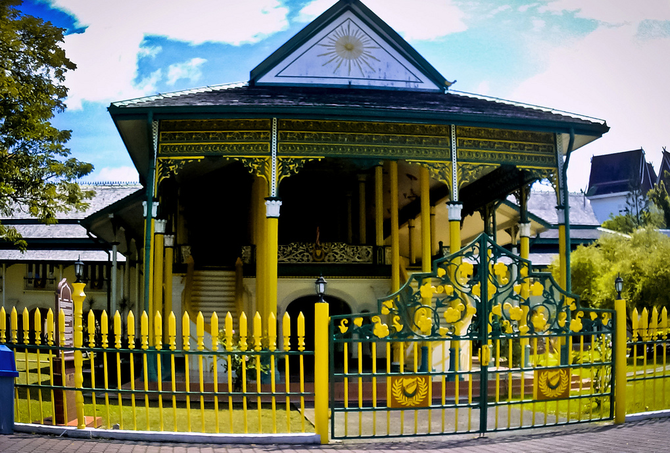 BALAI BESAR , KOTA SETAR, CONSTRUIT EN 1735 PAR LE SULTAN MUHAMMAD JIWA ZAINAL ((1710 + 1775), RECONSTRUIT EN 1896. L'ACTUEL SULTAN A ETE COURONNE DANS CE PALAIS. en 1959.