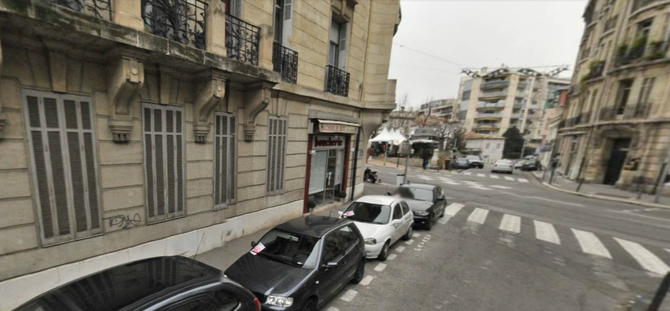 BOULEVARD EMILE SICARD, AU TOURNANT DE LA RUE PARADIS N° PAIRS VERS L'EGLISE SAINT GINIEZ .ET L'ECOLE DE PROVENCE.