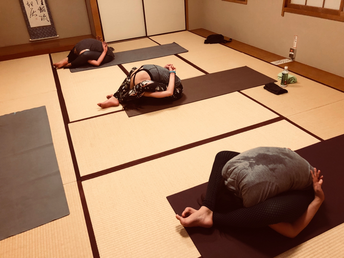 スプタクルマーサナ  アシュタンガヨガ ゴウダケンジ ヨガ yoga よが ヒョニ 合田賢二 ごうだけんじ godakenji