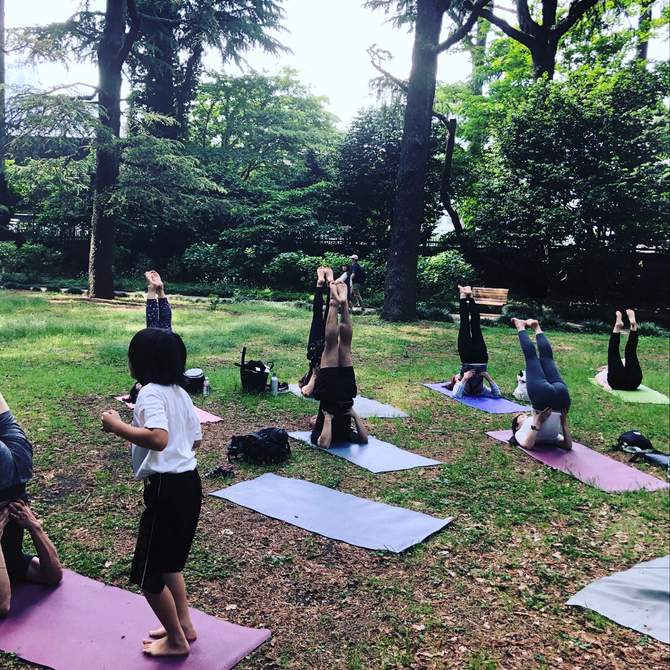 新宿御苑パークヨガ ごうだけんじ ゴウダケンジ 合田賢二 yoga よが ヨガ ヒョニ ひょに2
