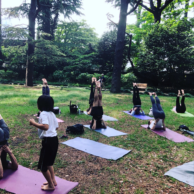 新宿御苑パークヨガ　ごうだけんじ ゴウダケンジ 合田賢二 yoga よが ヨガ ヒョニ ひょに2