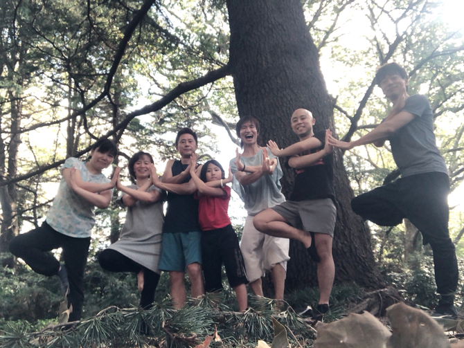 パークヨガ 新宿御苑 合田賢二 ごうだけんじ ゴウダケンジ ヒョニ ひょに yoga よが