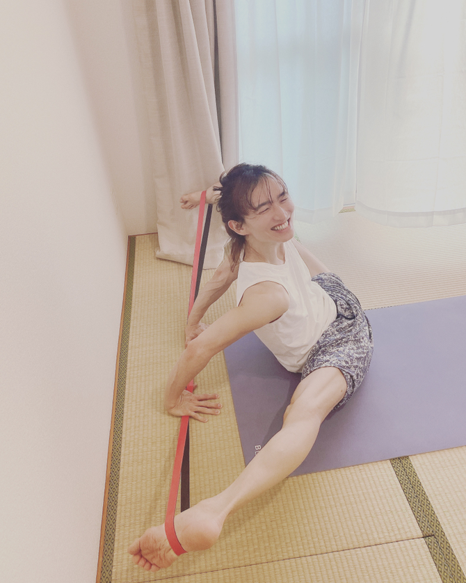 180度開脚集中ワークで開脚ストレッチ 強くてしなやかな身体づくり ヒョニヨガ 180度開脚集中ワークで開脚ストレッチ 強くてしなやかな身体づくり ヒョニヨガ