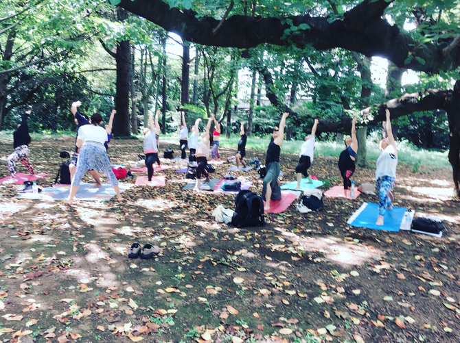 パークヨガ 新宿御苑 合田賢二 ごうだけんじ ゴウダケンジ ヒョニ ひょに yoga よが