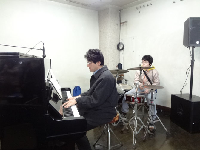  2014/1/12 健一さん（ピアノ）　レオくん（ドラム）　Kenichi (Piano)and Leo(Drums)