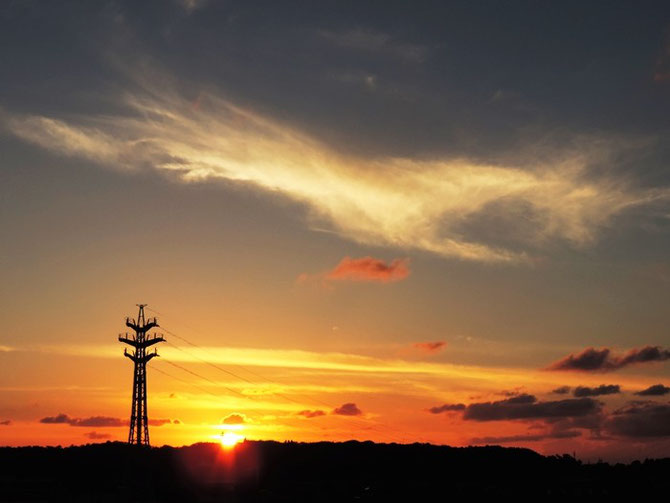 ◆ 夜景の美しい富山県 富岩運河環水公園のシンボル、天門橋の展望台から撮った夕陽。