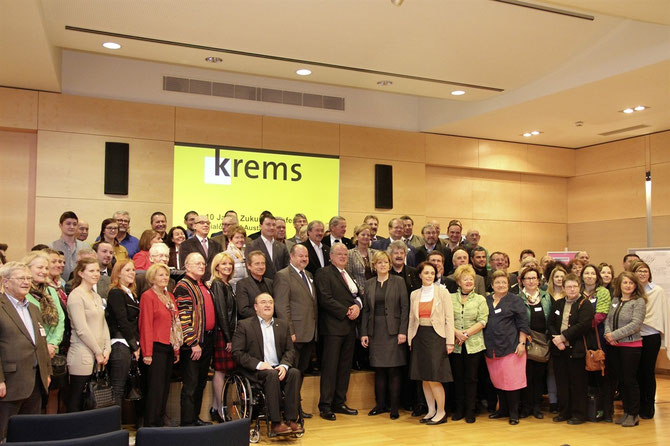 Rund 100 Kremserinnen und Kremser beteiligten sich bei der 10. Zukunftskonferenz an der Arbeit für „Krems 2030. Foto: Stadt Krems.
