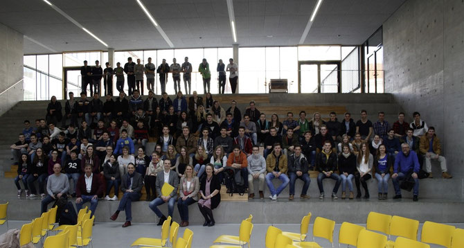 Die Schülerinnen und Schüler des „Klimaschulen-Projekts“ beim Vortrag der Kremser Baudirektion über nachhaltige Stadtplanung.Foto: zVg