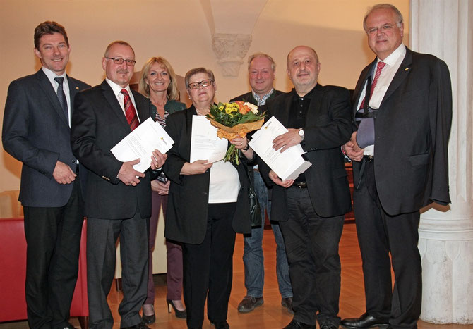 Von links: Magistratsdirektor Mag. Karl Hallbauer, Anton Söllner, Stadträtin Eva Hollerer, Helga Kickinger, Personalvertreter Hubert Denk, Wolfgang Schmid und Bgm. Dr. Reinhard Resch. Foto: Stadt Krems.
