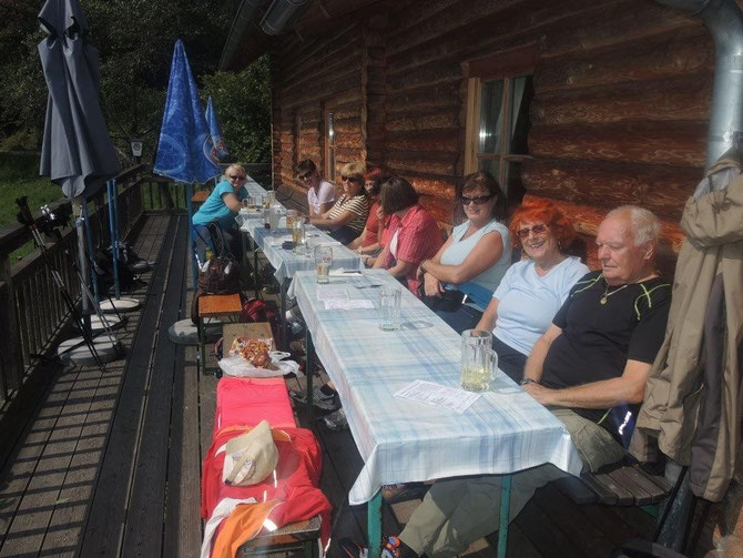 Mittagszeit bei der Ruttensteinerhütte.