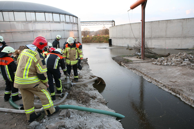 Auslaufende Gülle in Redwitz 2 (Foto: Stefan Johannes)