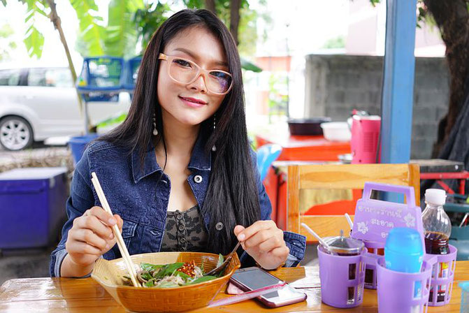 タイ人女性、