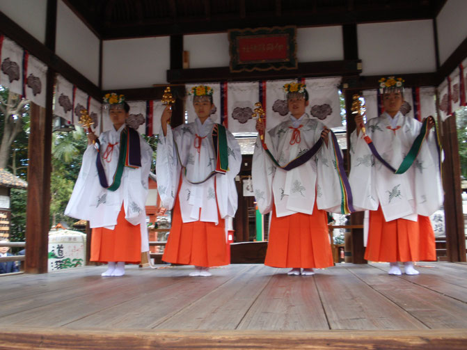 伊砂砂神社　浦安の舞奉納