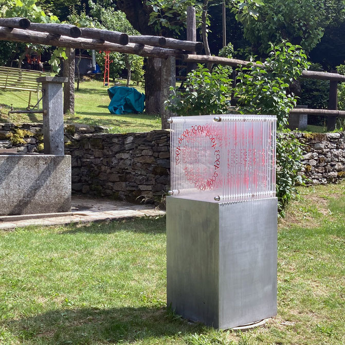paolo-grassi-numeric-cube-installation-roveredo – conceptual plexiglass sculpture with red numbers installed at OpenArt Roveredo, Switzerland