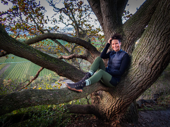 Myriam, Outdoor-Guide und Erlebnispädagogin, unterwegs beim Wandern in der Natur | Puls der Freiheit