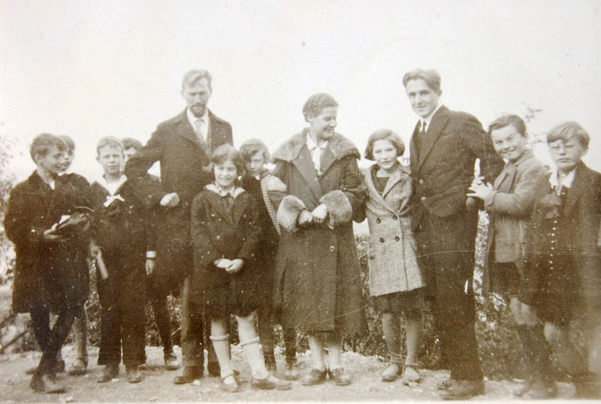 A IV. osztály, Werner Lamartine jobbra, középen Gretel Poch
