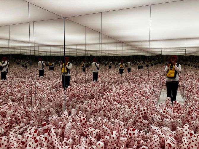 エスパル ルイヴィトン・大阪　草間彌生展