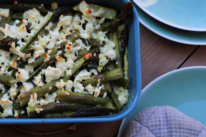 grüner Spargel mit Feta