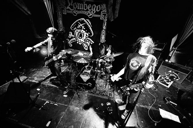 Die Lombego Surfers aus Basel sind immer wieder für eine geile Liveparty gut. Auf Einladung des "Kulturgetriebes" legen die Schweizer Garagen-Rocker um US-Frontmann Anthony Thomas am 6. November in Großholzleute im Gasthaus "Adler" los. Foto: Promo