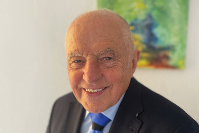 Dr. Stefan Gloß