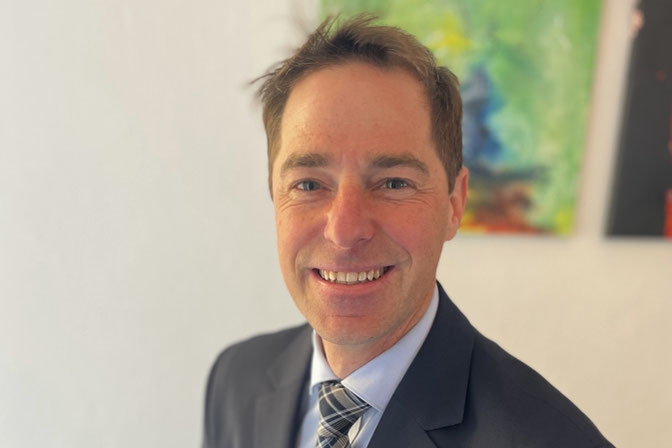 Dr. Peter Gloß