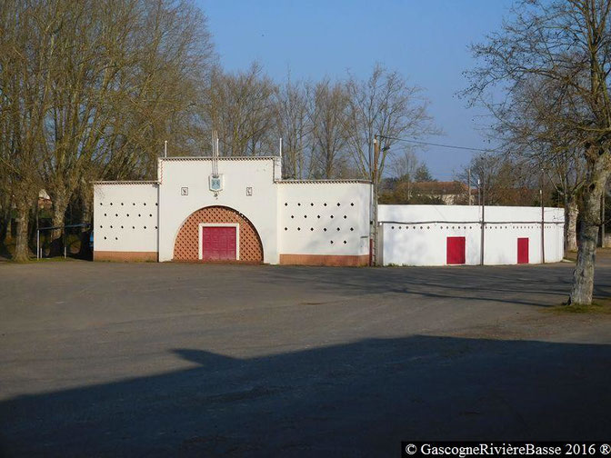 Arènes de Plaisance du Gers Beaumarchès Rivière-Basse Gascogne course landaise vachette corne d'or écarteurs