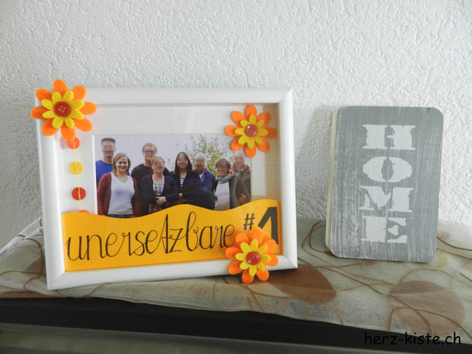 Muttertagsgeschenk - unersetzbare Nummer 1 gelettert mit Foto im Bilderrahmen