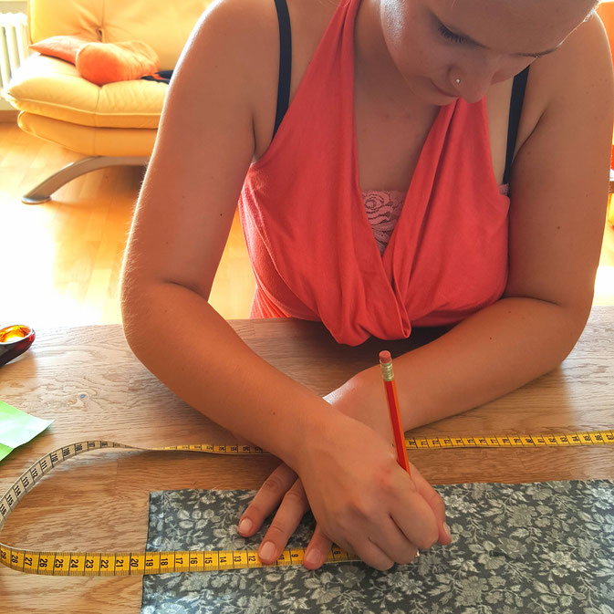 12 von 12 September - Stoff abmessen