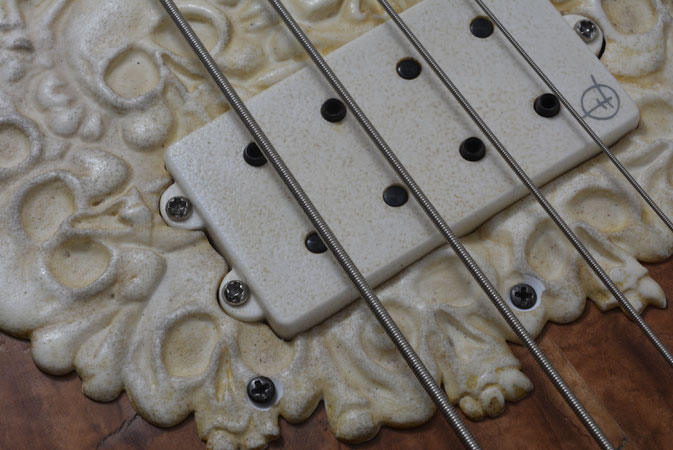 Bas-relief scratch plate in antique ivory, to fit M.M. Stingray  bass guitar