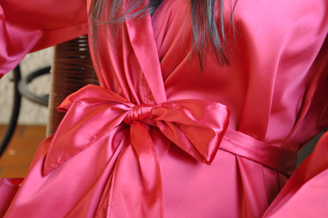 Roter Seidenkimono - Nachtwäsche selbst genäht Buchrezension #lifestyle #qualitytime #sewing #selbstgenäht