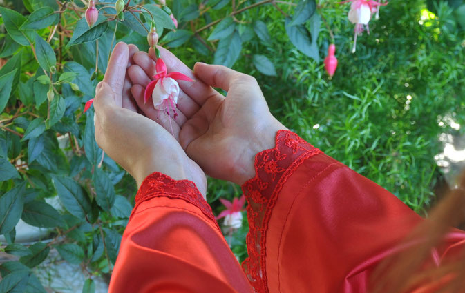 Roter Seidenkimono - Nachtwäsche selbst genäht Buchrezension #lifestyle #qualitytime #sewing #selbstgenäht
