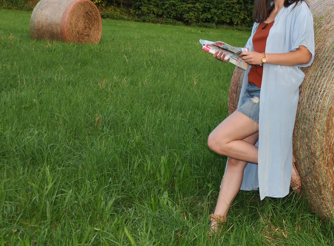Wer liest denn heute noch Modemagazine? Outfit selbstgenähter hellblauer Mantel selbstgenähtes Top Jeansrock Modeblog fairy tale gone realistic Passau Niederbayern München OOTD