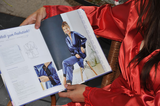 Roter Seidenkimono - Nachtwäsche selbst genäht Buchrezension #lifestyle #qualitytime #sewing #selbstgenäht