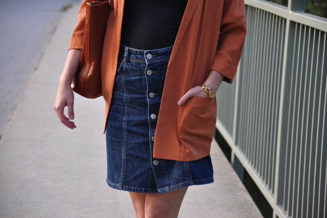 oranger Oversize-Blazer Jeansrock Outfit Modeblog Fairy Tale Gone Realistic Fashionblog Passau München
