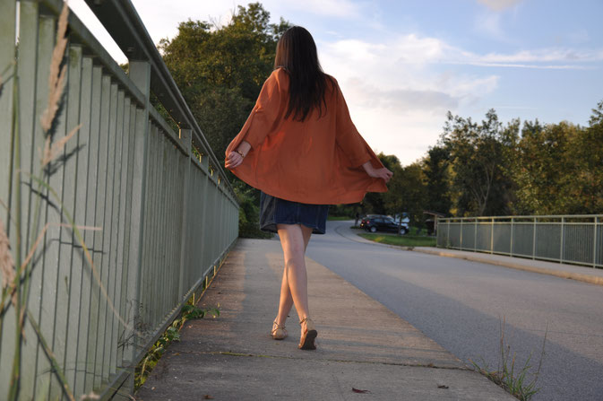 oranger Oversize-Blazer Jeansrock Outfit Modeblog Fairy Tale Gone Realistic Fashionblog Passau München
