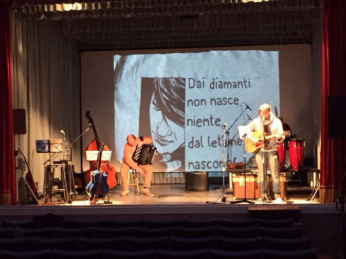 Uno spettacolo del 2015 dedicato a De Andrè al teatrino S.Luigi