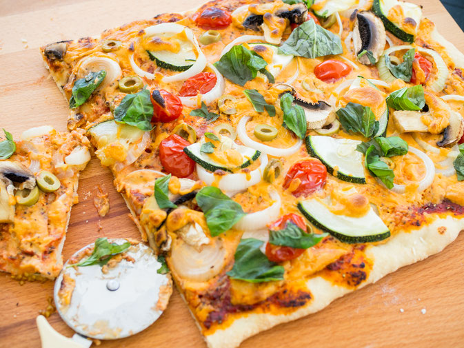 Vegane Pizza mit Cashewkäse