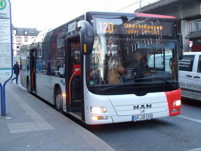 Ende einer Ära - Photo zum Abschied: ABV, ex-Bussparte von ABS Bonifer, ist nicht länger Auftragnehmer der Offenbacher Verkehrsbetriebe GmbH (OVB). Im Bild SP-VB 115, #247, MAN A37.